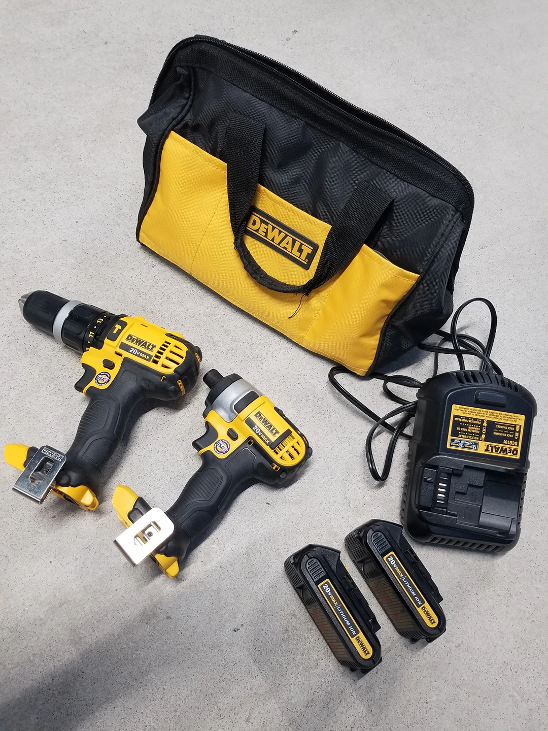 Like new Dewalt drill/impact drill set