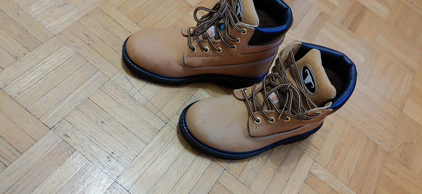 LIKE NEW SAFETY BOOTS #6 woman image indicator(2)