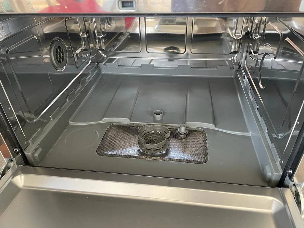 6 months old Danby Countertop Dishwasher - photo 5