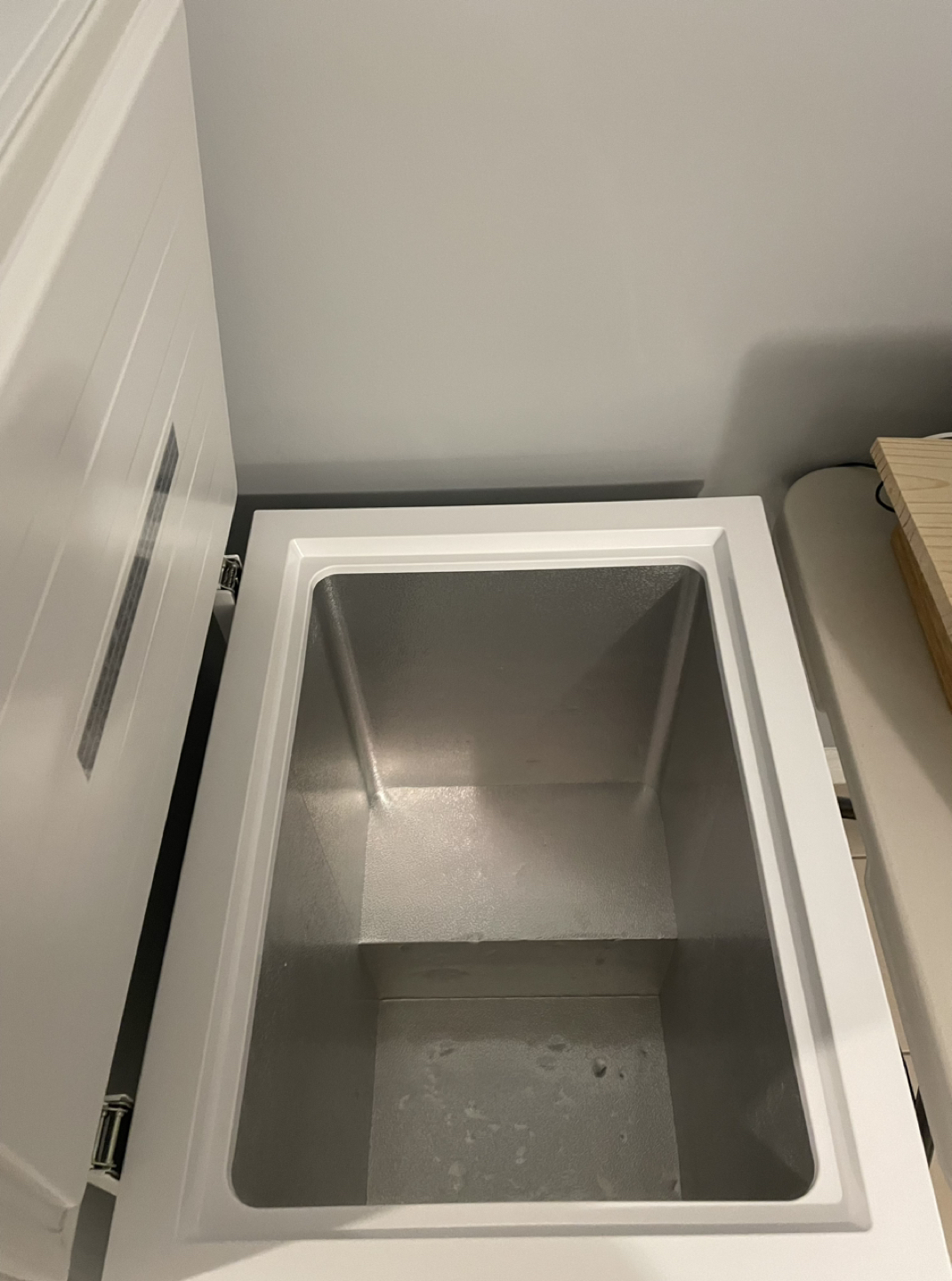 Frigidaire Horizontal Freezer - 32,1-in - 7-cu ft - White - photo 3