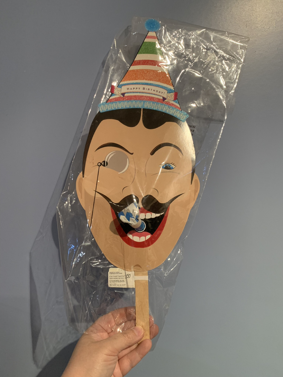 NEW Vintage Party Masks with Noisemakers x4 image indicator(4)