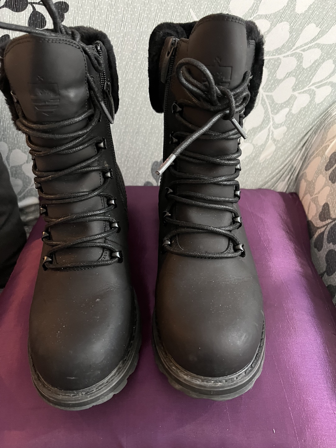 Winter boots, Royal Canadian, worn once, size  10 thumbnail