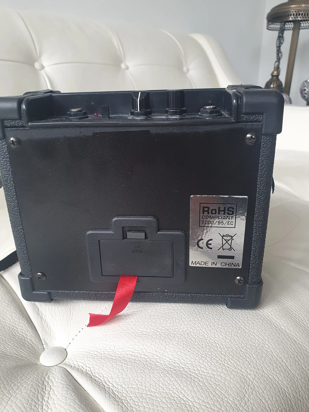 Danville 9v battery powered portable guitar amplifier image indicator(2)