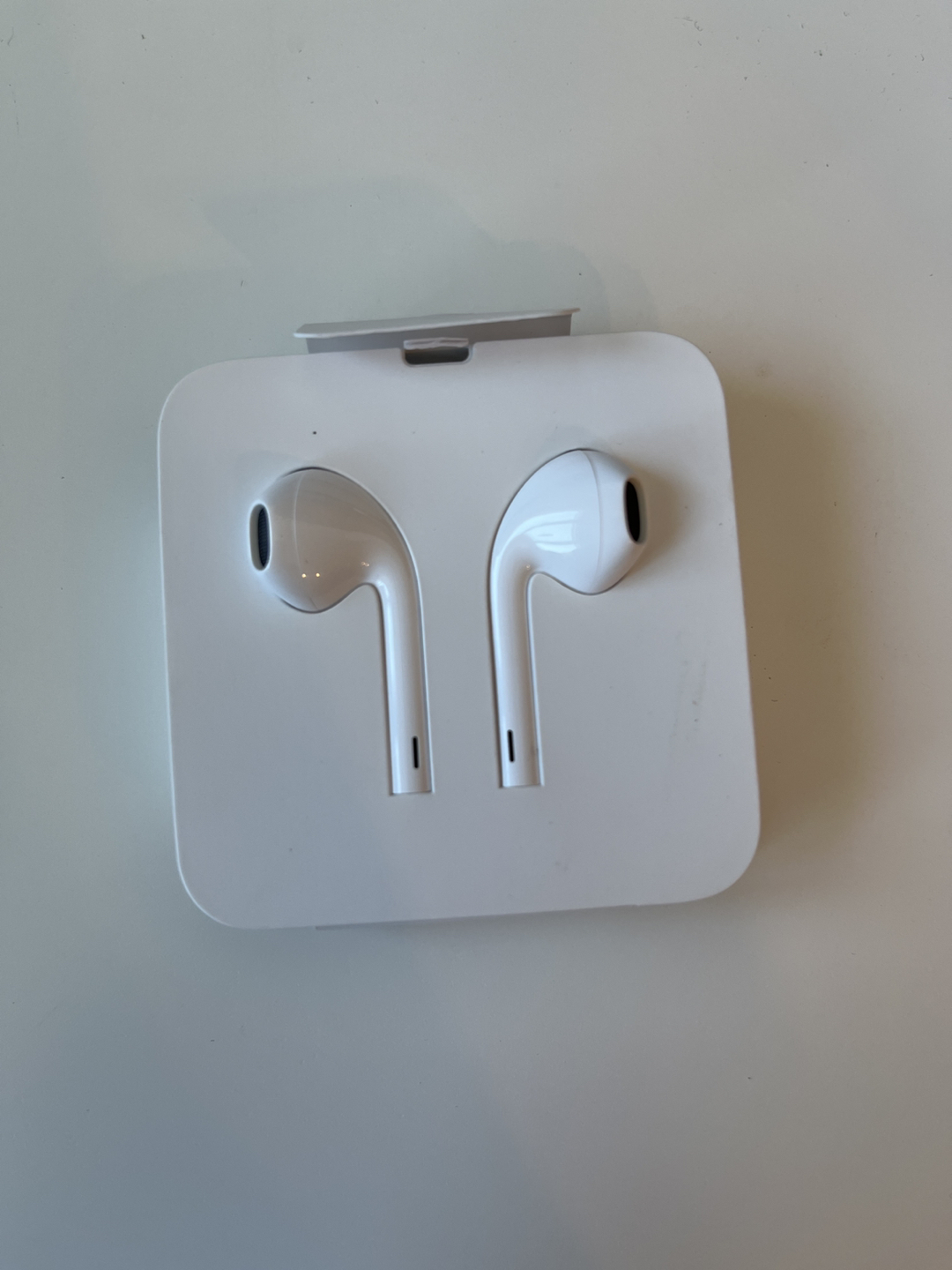 Apple earbuds wired thumbnail