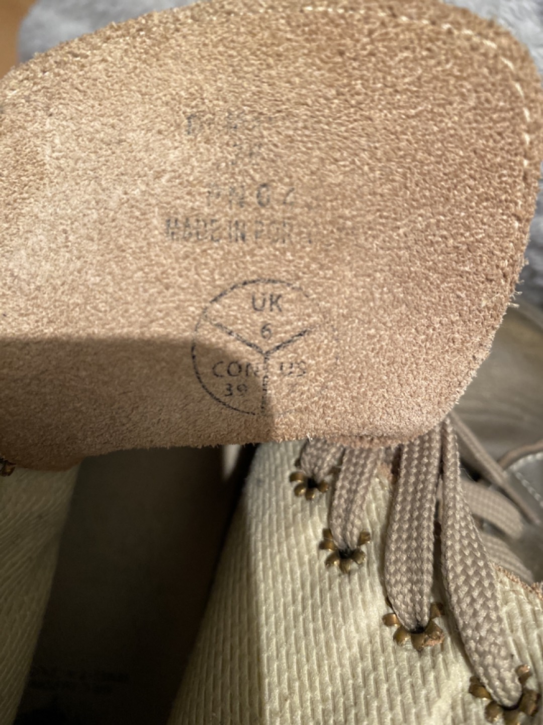 Dr Martens - two tone 10 hole UK size 6 / is 8 image indicator(3)