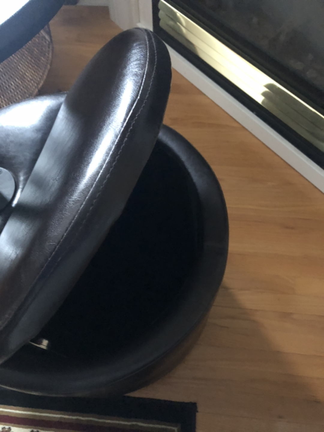 Ottoman with table top image indicator(3)