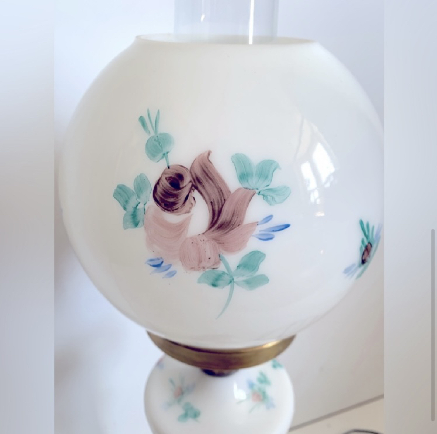 RARE Antique Hurricane Lamp - In Mint Condition! image indicator(4)