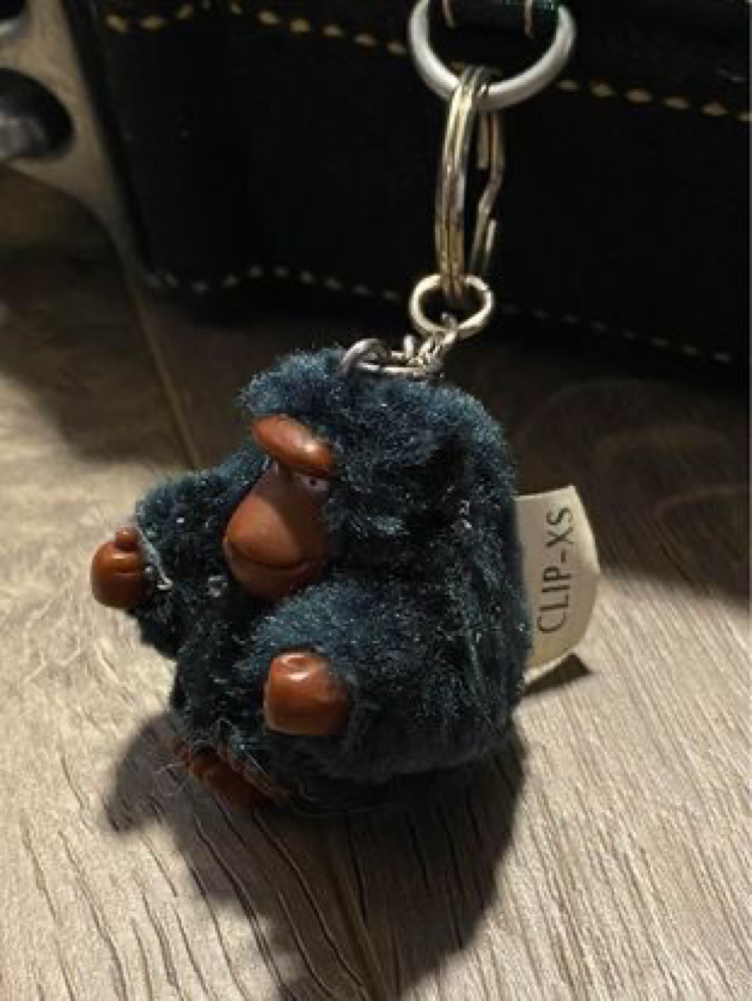 Vintage Kipling Multi Storage Messenger Bag image indicator(6)