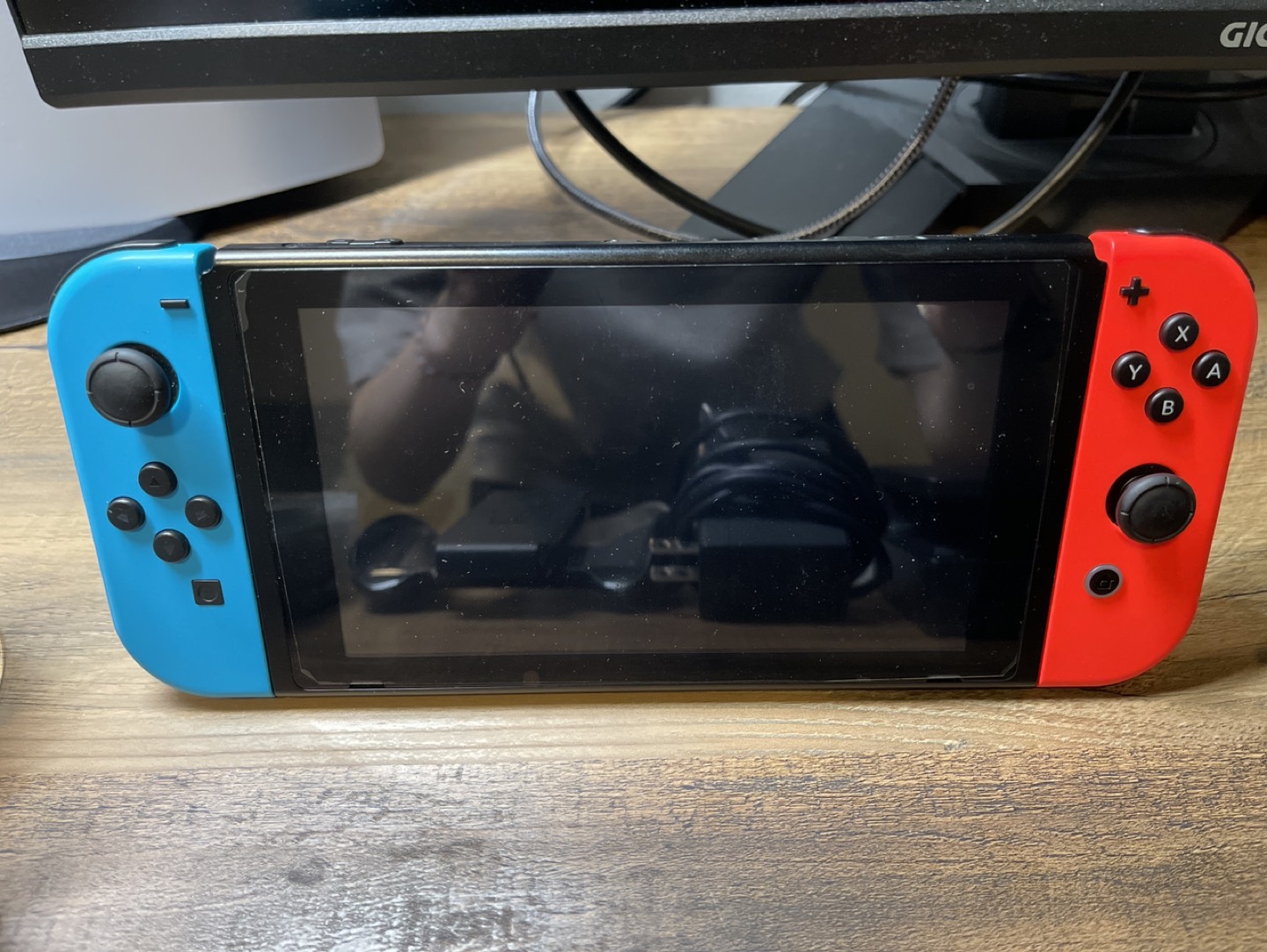 Nintendo Switch + all accessories + 4 free games - photo 3