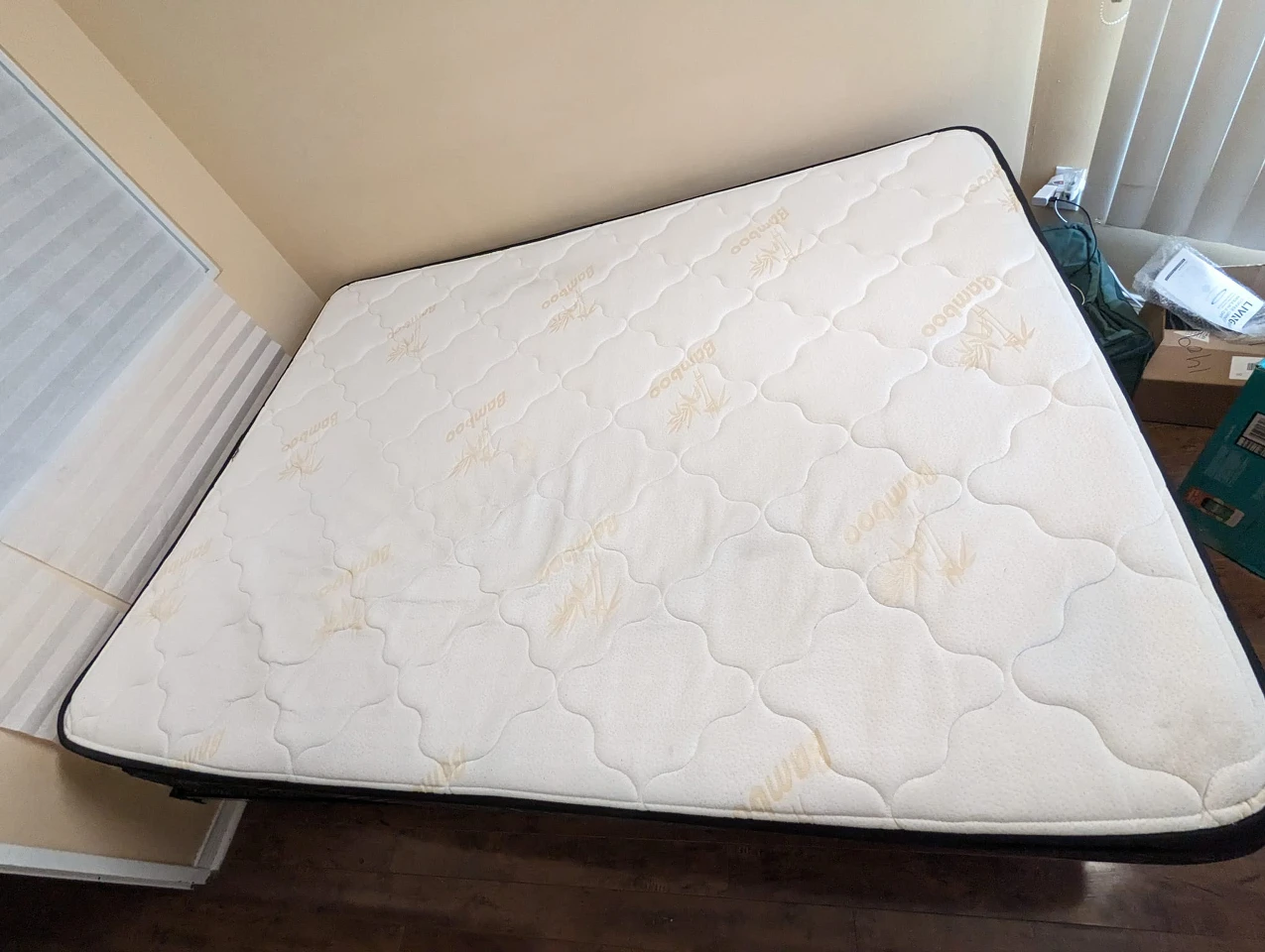 Queen bed in excellent condition - photo 5