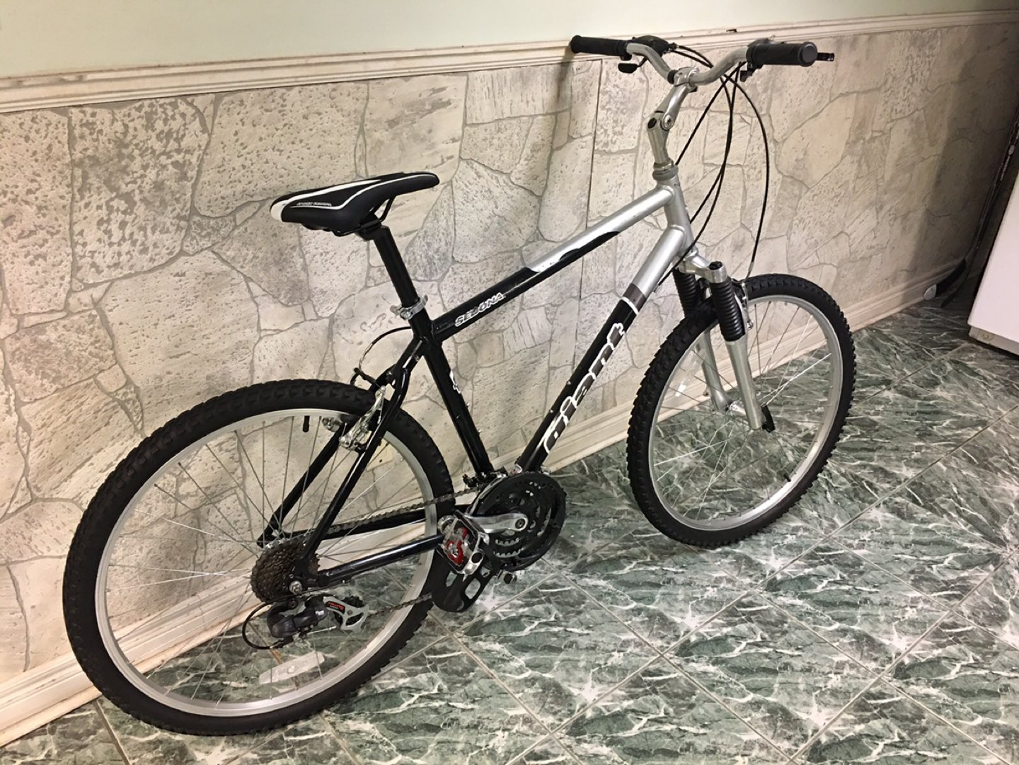 Giant Sedona  mountain bike front shock, 26 inch wheel, - photo 2