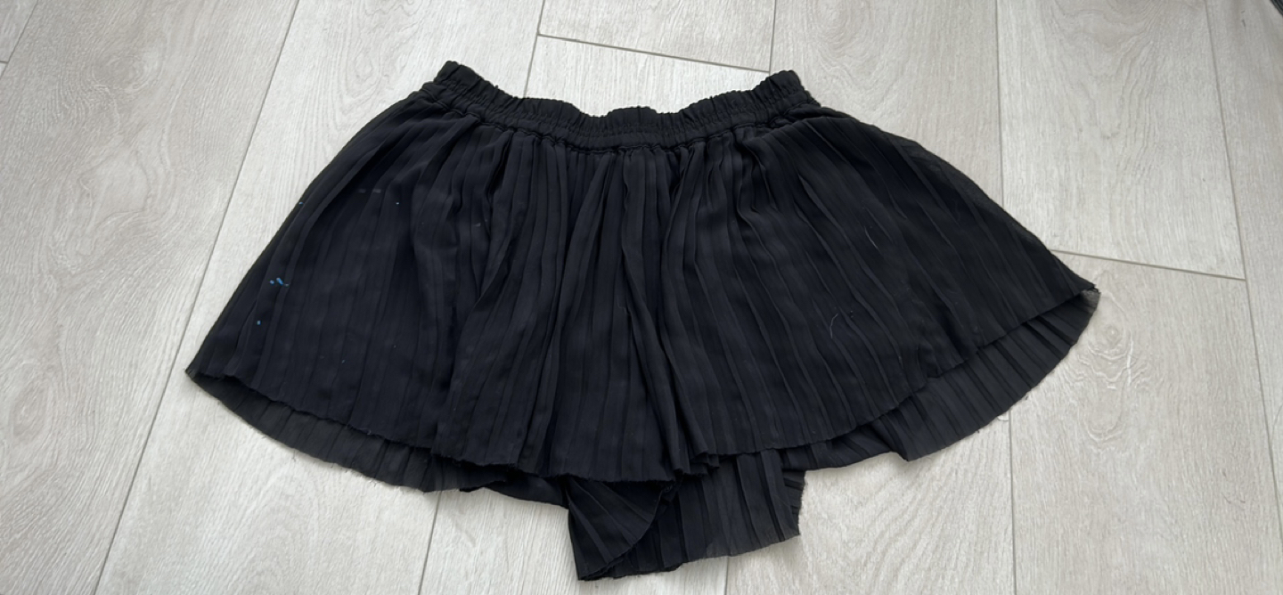 H&M shorts thumbnail