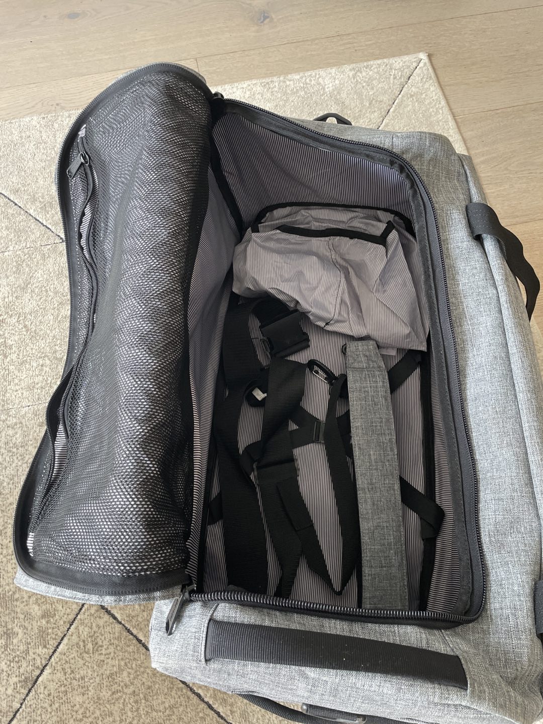 Like New - Herschel Outfitter 50L Duffle Bag - photo 3