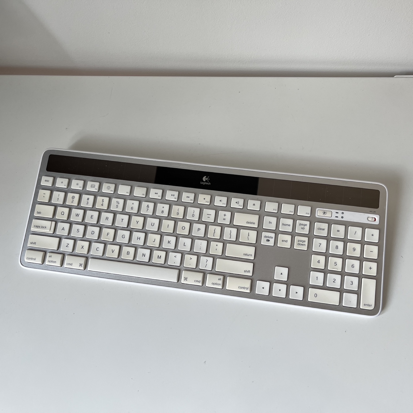 Logitech Solar Powered Keyboard thumbnail