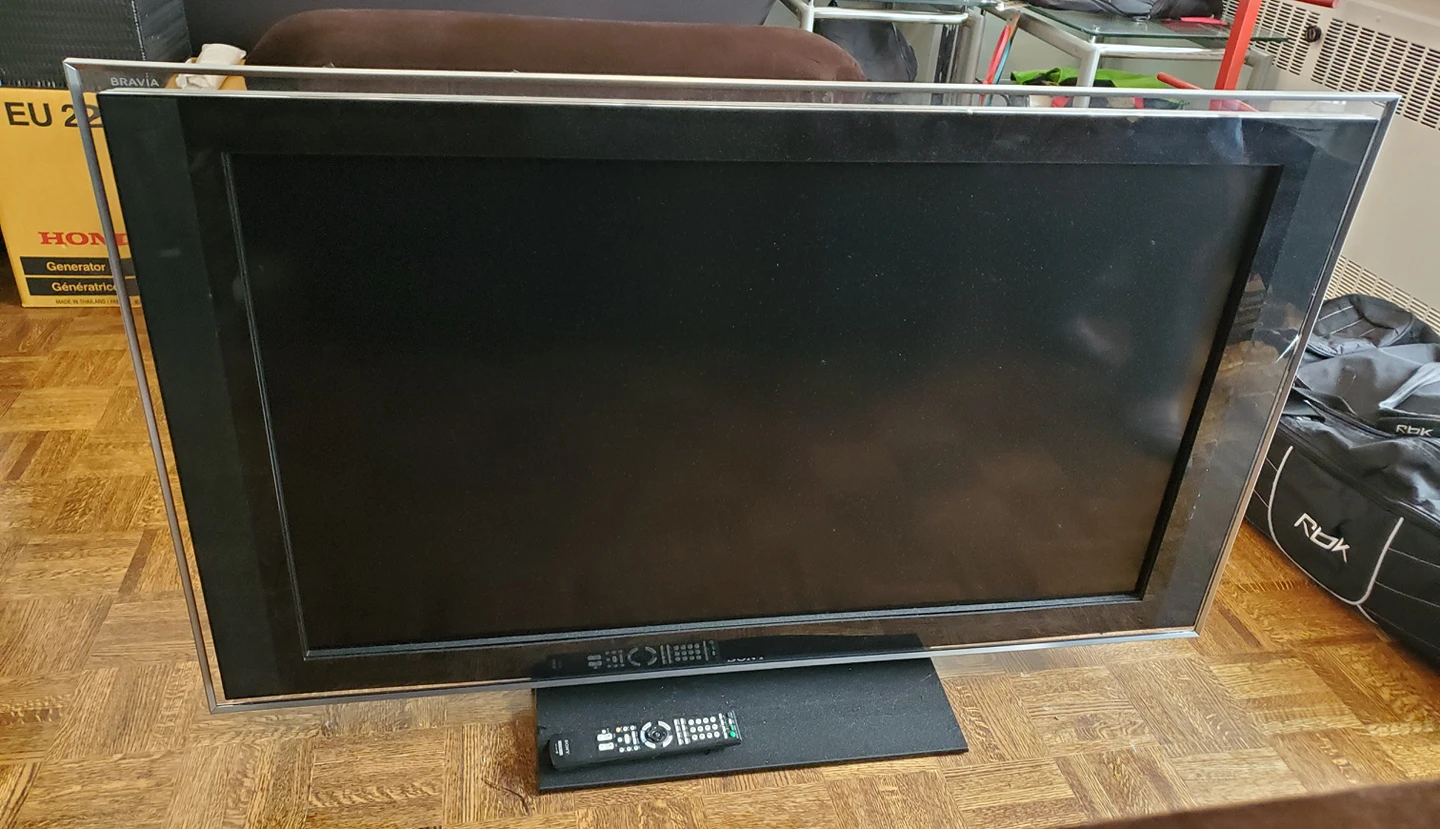 Sony Bravia LCD TV 52" thumbnail