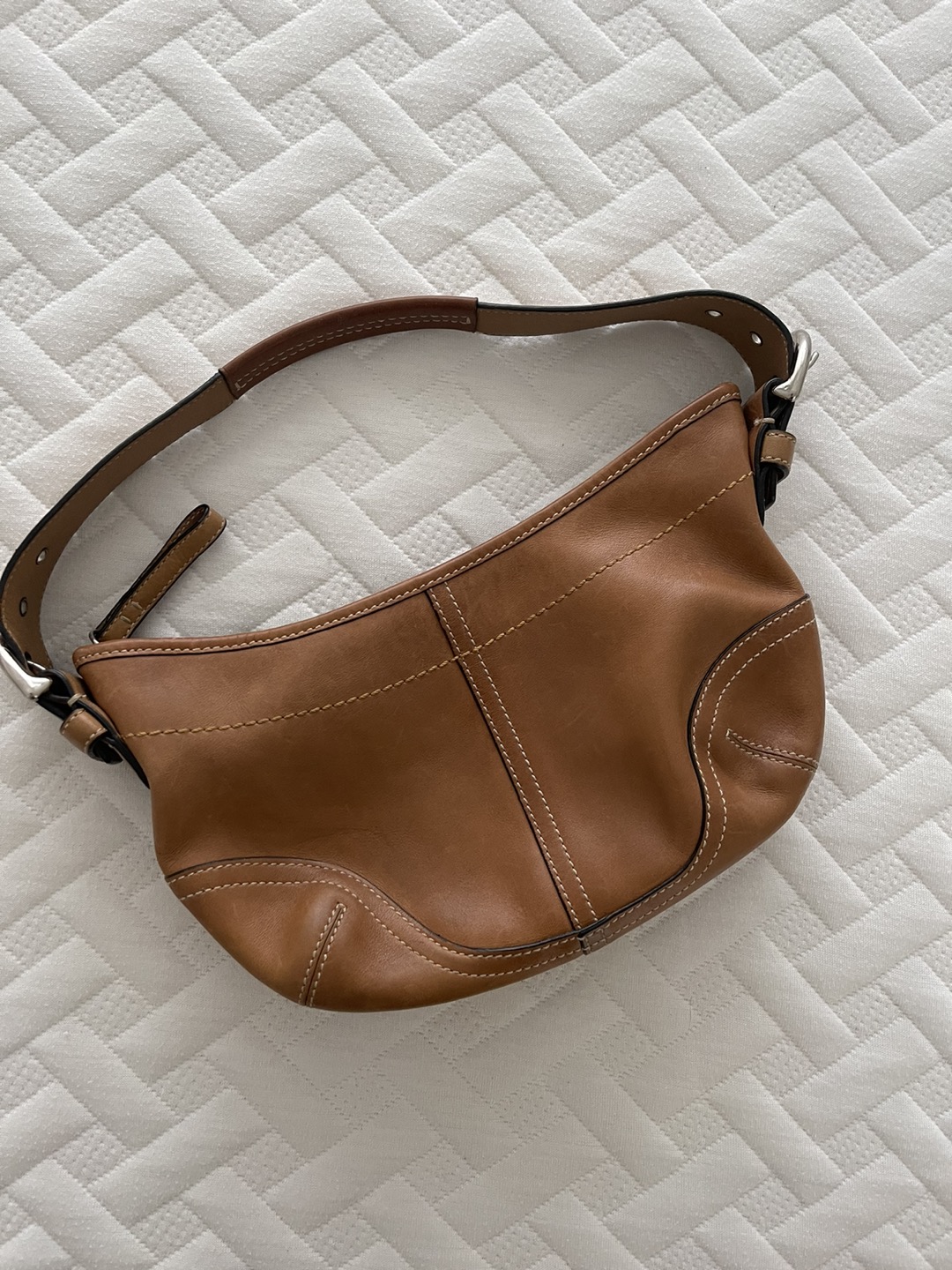 Coach leather shoulder bag thumbnail