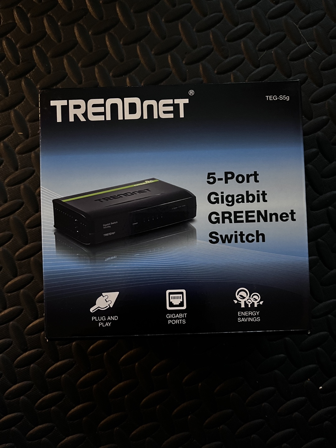 Day 5 🌱 office: Trendnet Internet switch hub image indicator(2)
