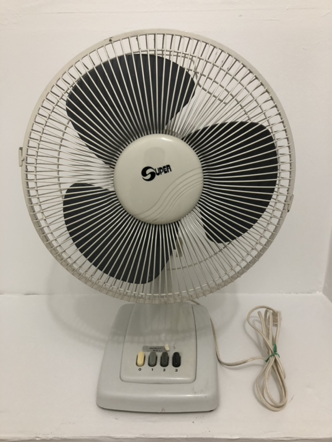 Fan with no back cover, still works pick up @ downtown thumbnail