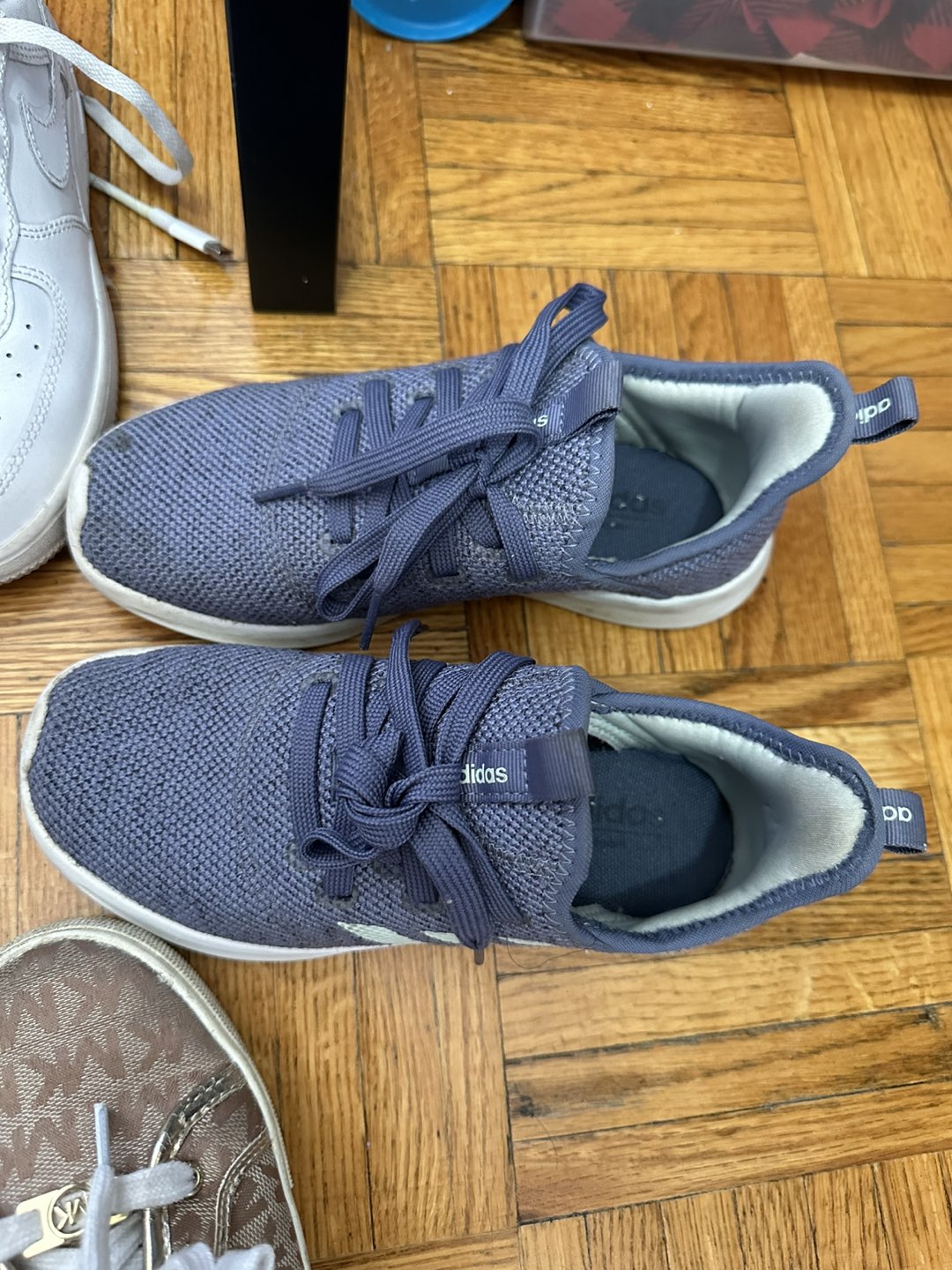 Kids shoes image indicator(2)