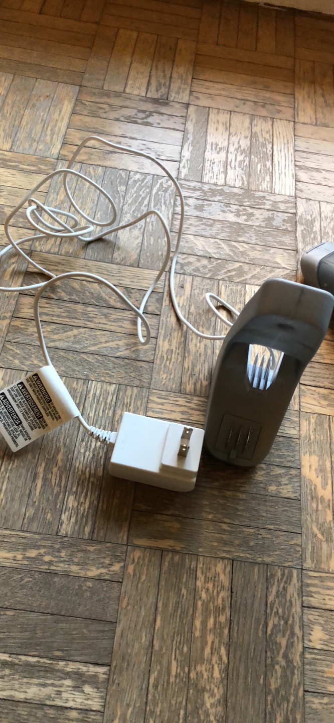 Black+Decker cordless hand vacuum - photo 2
