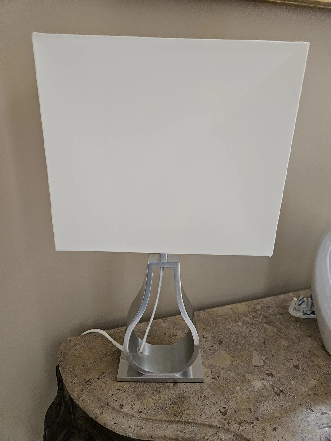 Pair of Lamps image indicator(2)