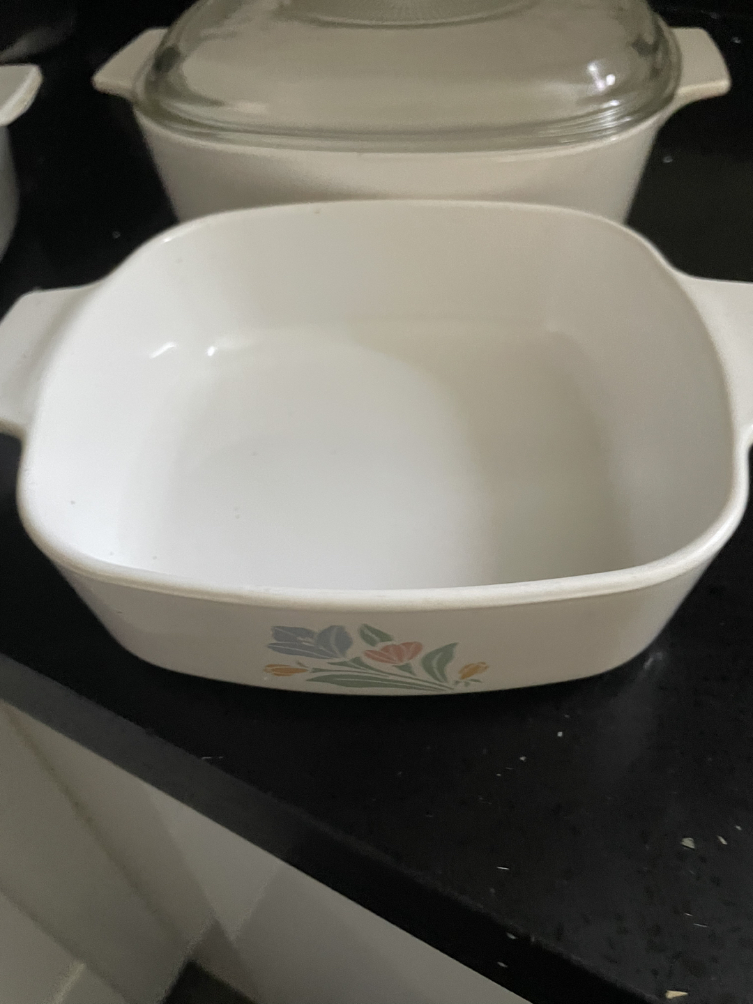 Corelle 4 serving pots with lids image indicator(4)