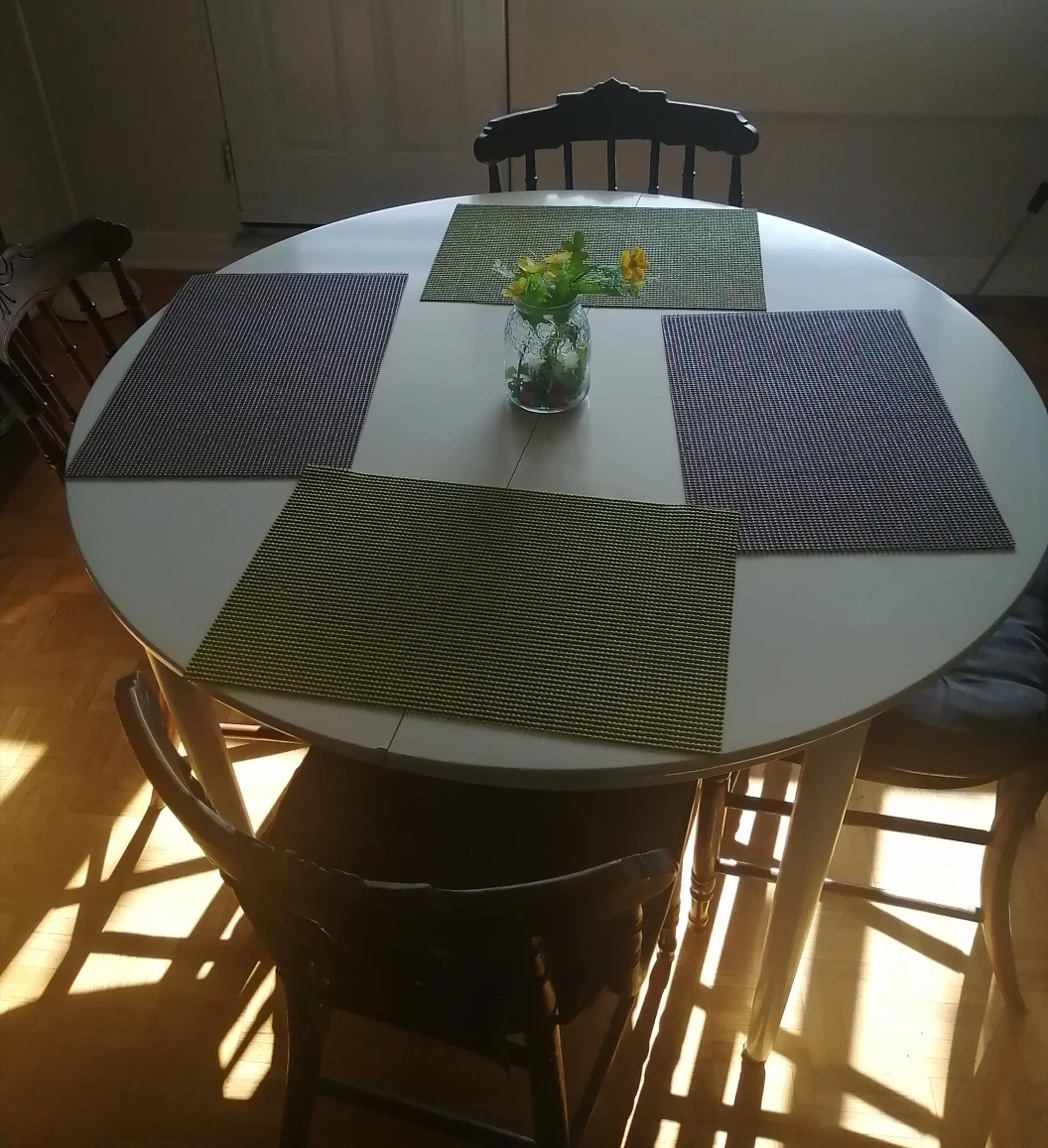 Dining table and 4 chairs. - photo 2
