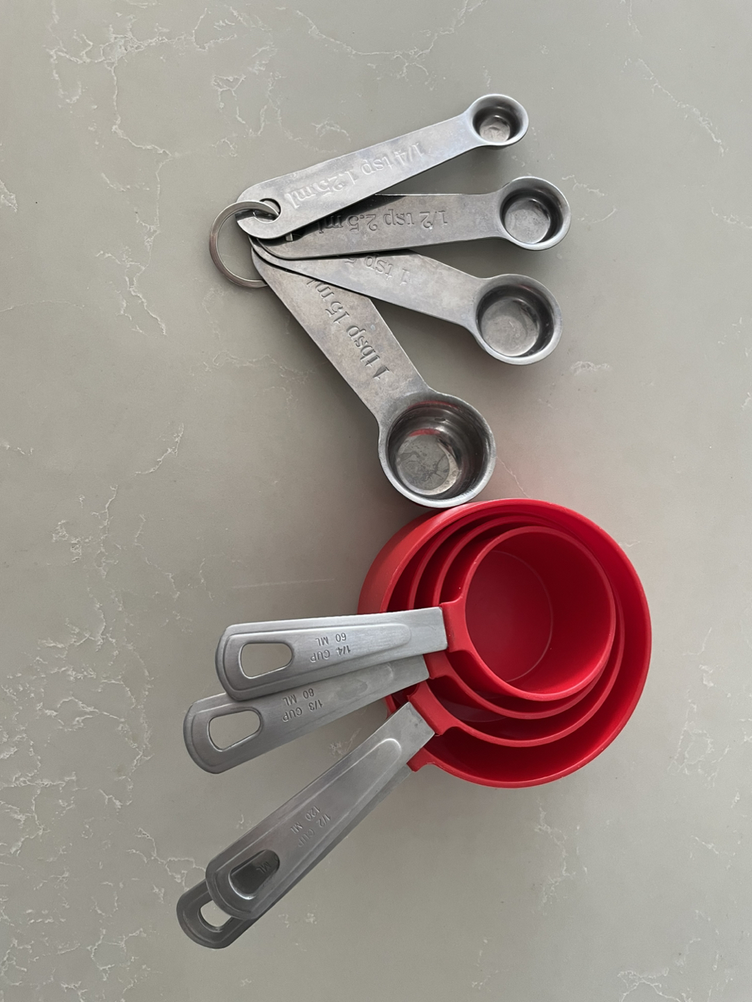 Measuring Cups / Ice Cube Trays