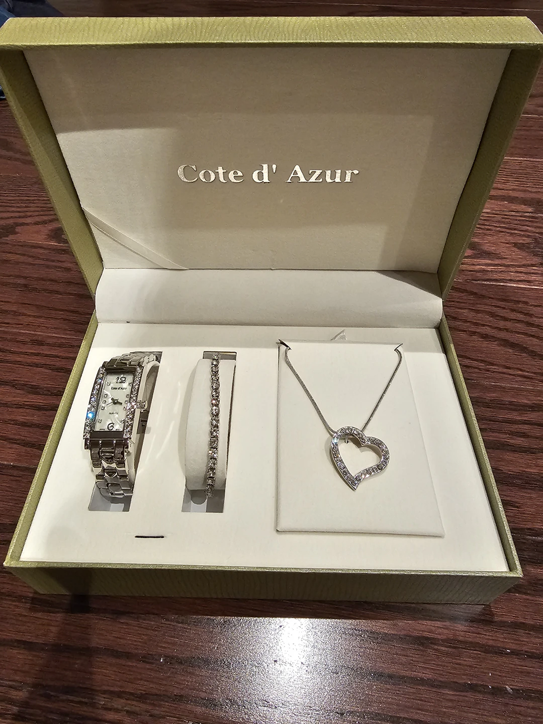 Brand New - Lady's Jewelry set