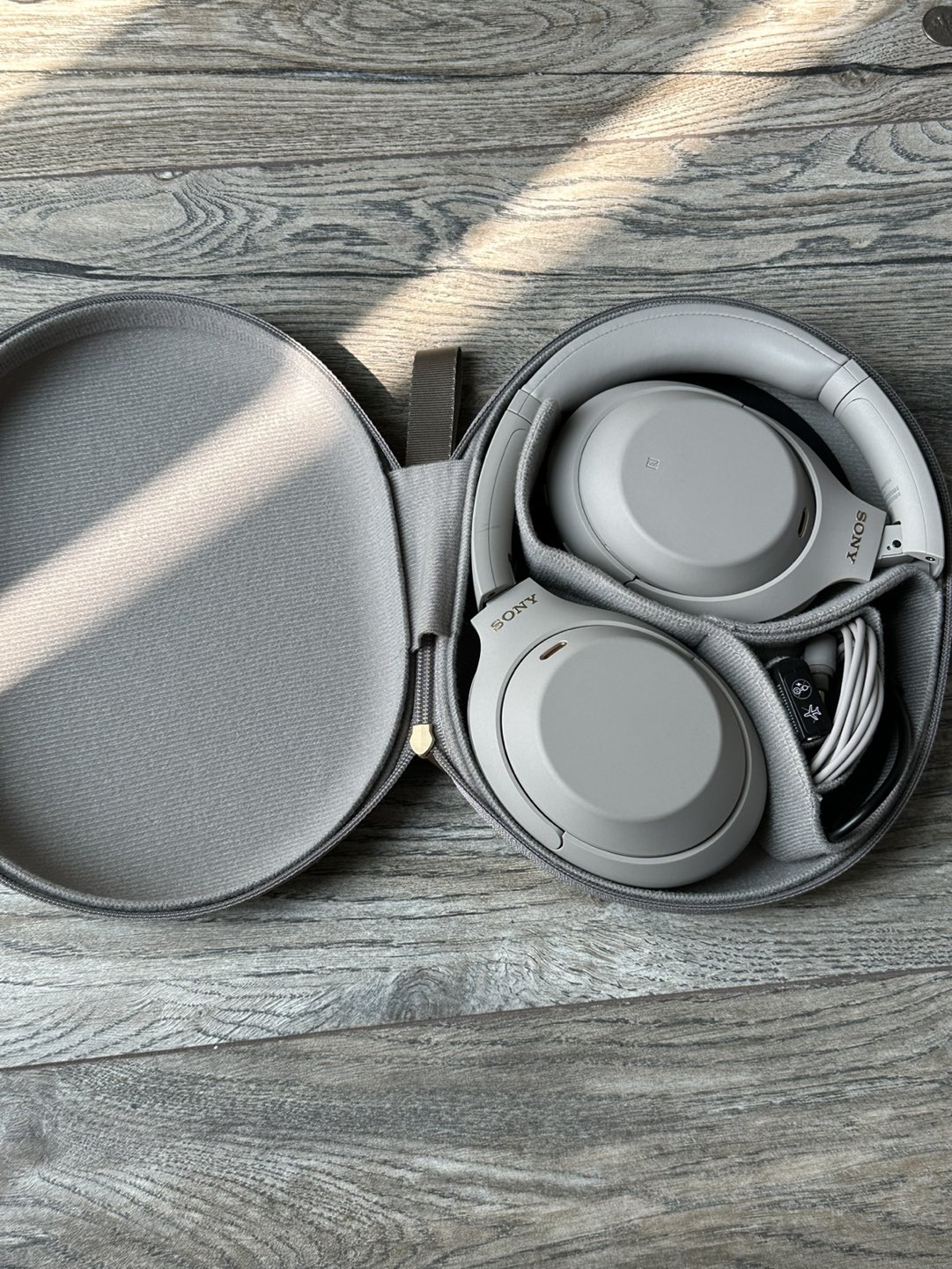 Sony WH-1000XM4 Heabphone thumbnail