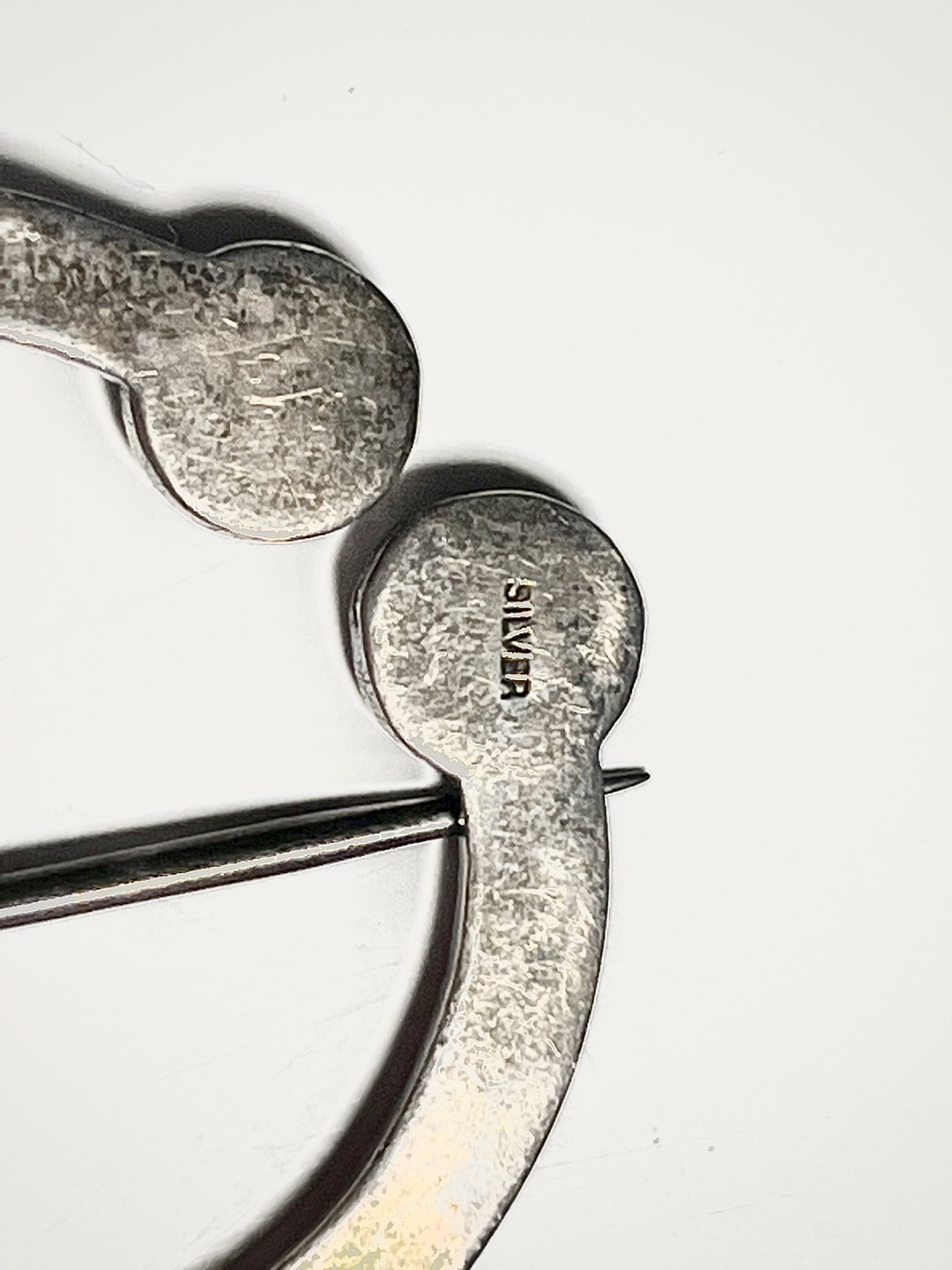 Penannular brooch image indicator(2)