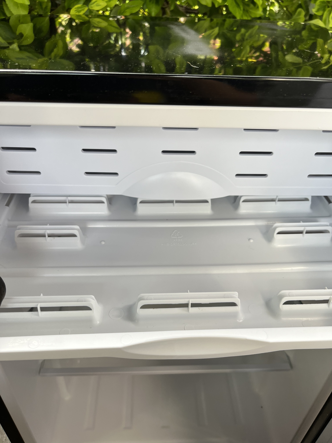 Black Insignia Mini fridge image indicator(5)