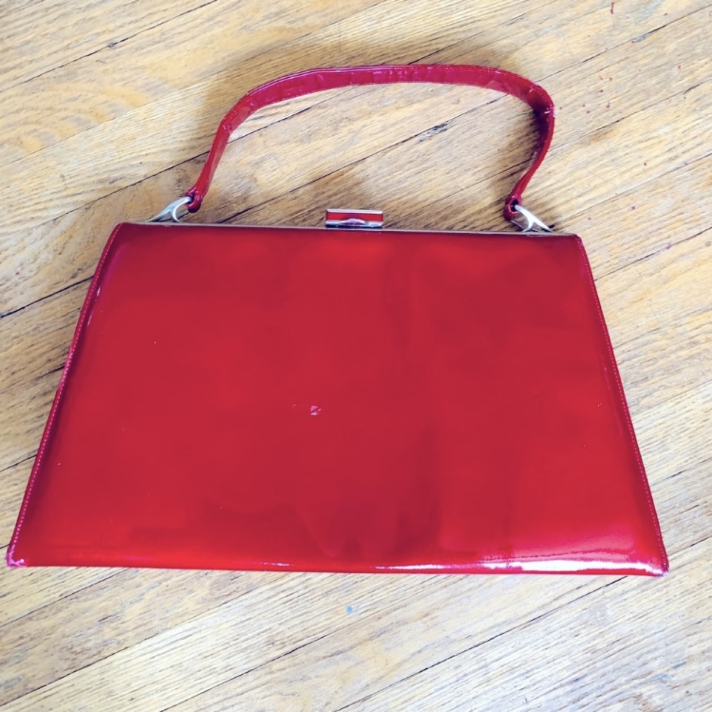 Vintage 1950’s Gorgeous Large Candy Apple Patent Leather Purse image indicator(6)