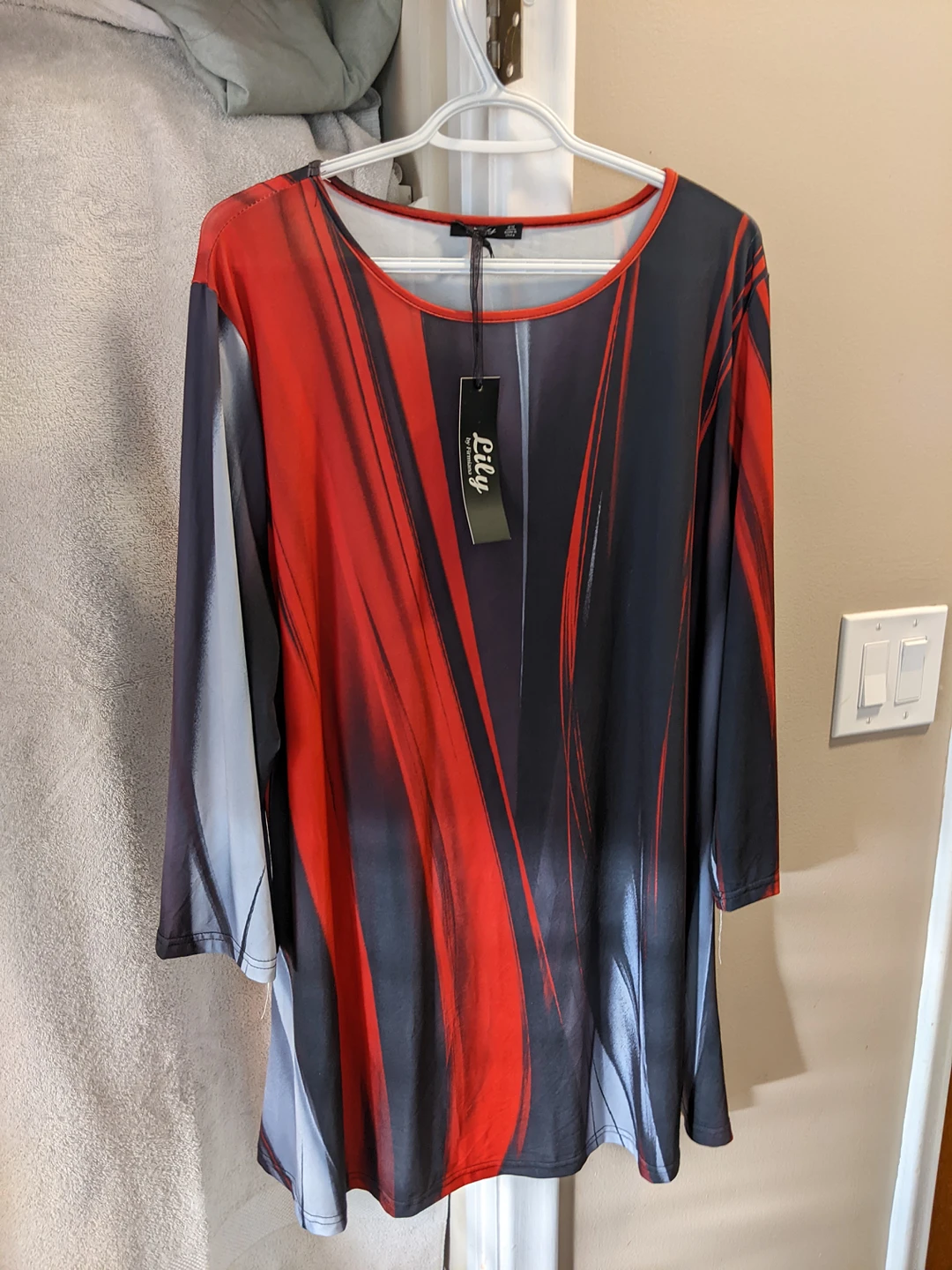 Womans stretchy tunic top black & red XXL or 2X thumbnail