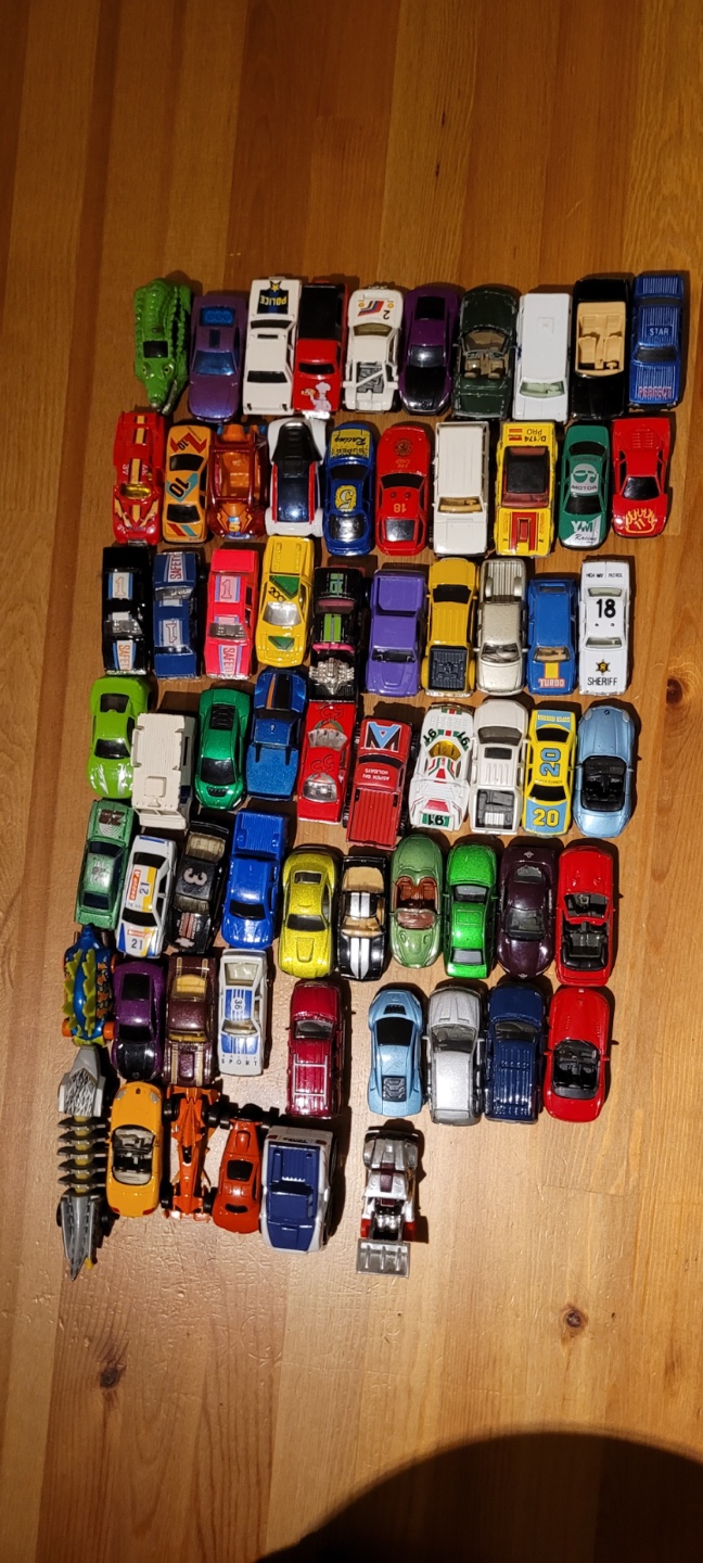 Mega lot of Hot Wheels Tracks & Accessories image indicator(4)