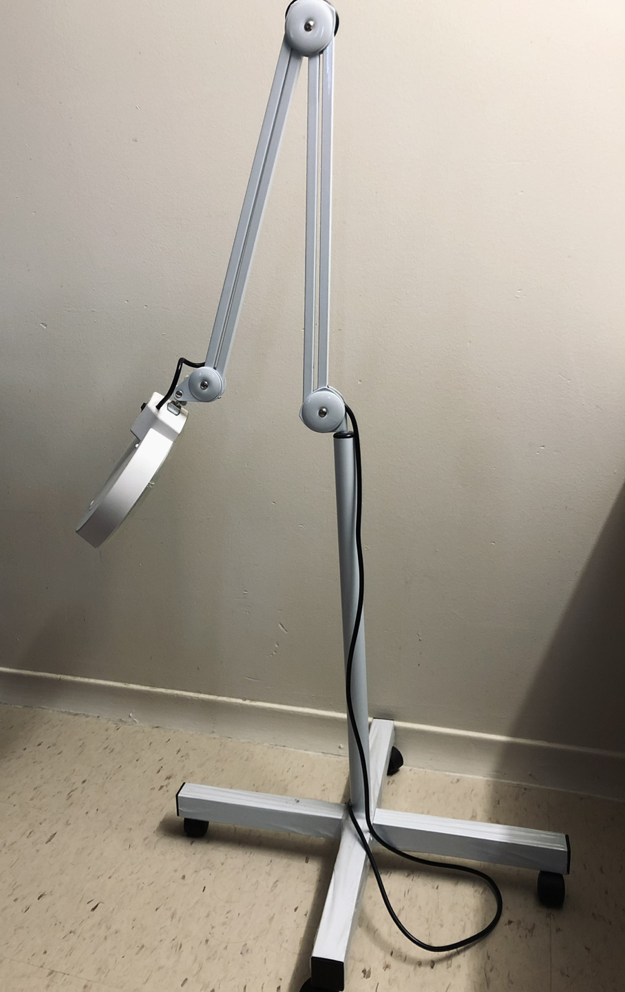 Beauty LED Magnifying Lamp