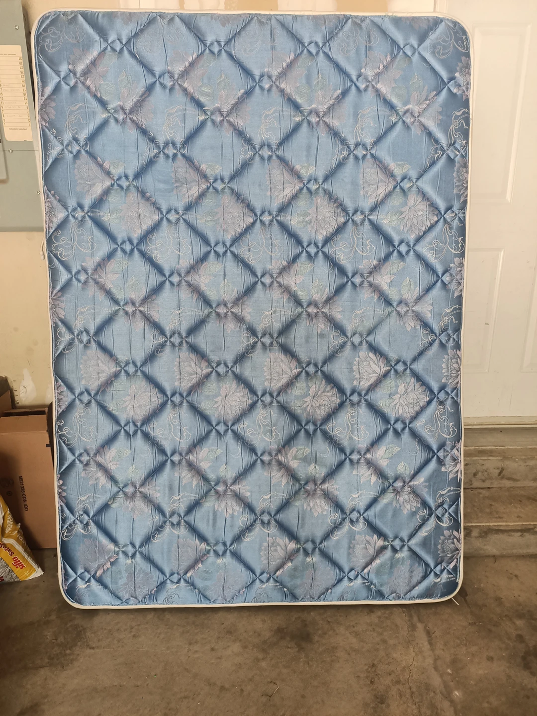 Twin mattress with box spring
