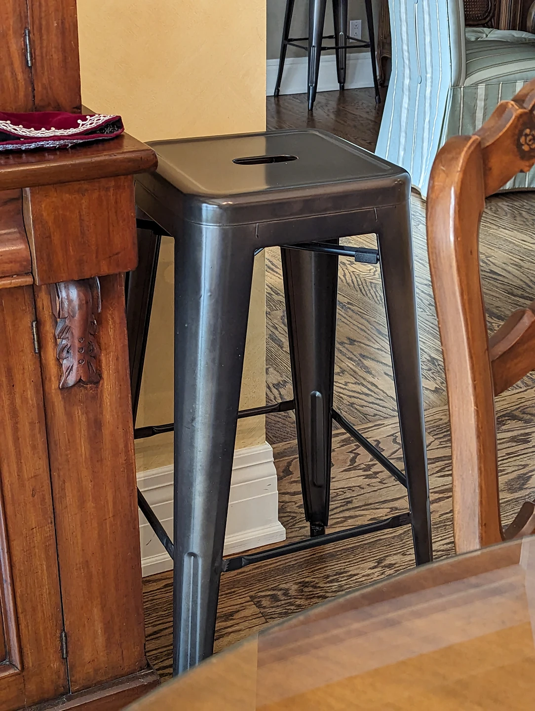 Black Metal Bar Stool image indicator(2)