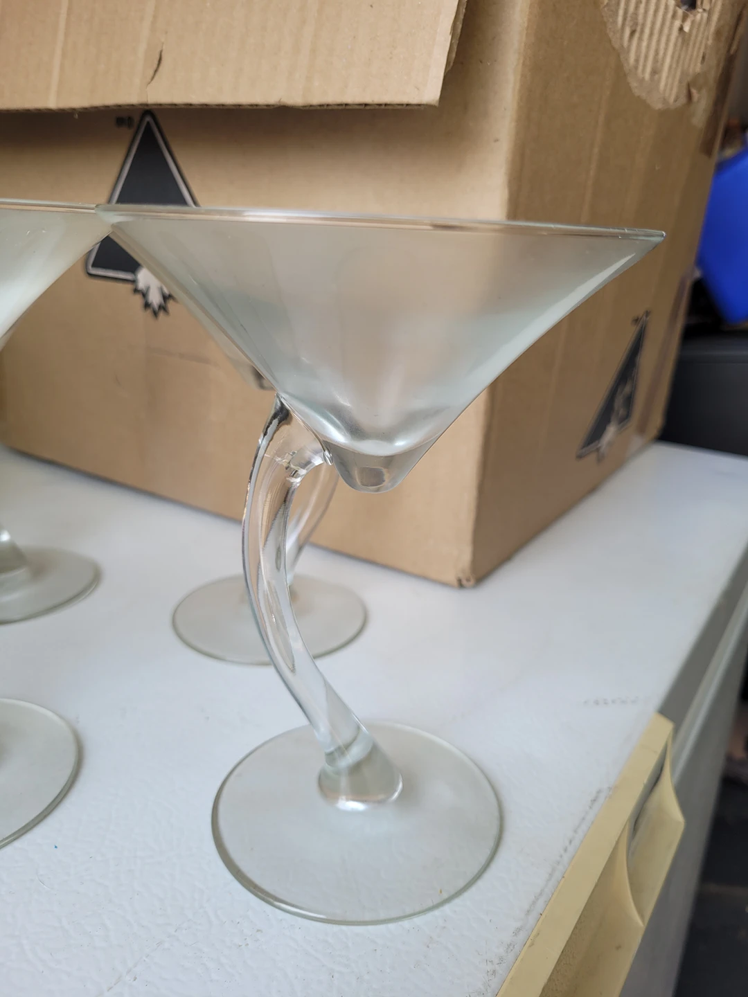 SET OF 4 NEVER USED MARTINI GLASSES image indicator(2)