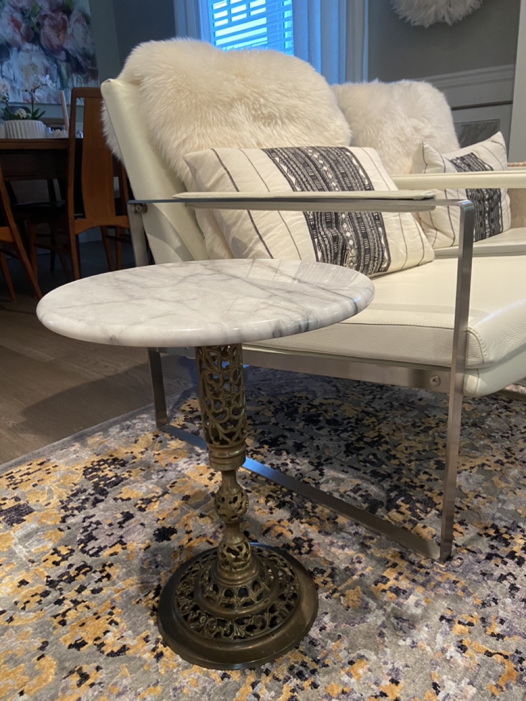 Marble-top end table - photo 3