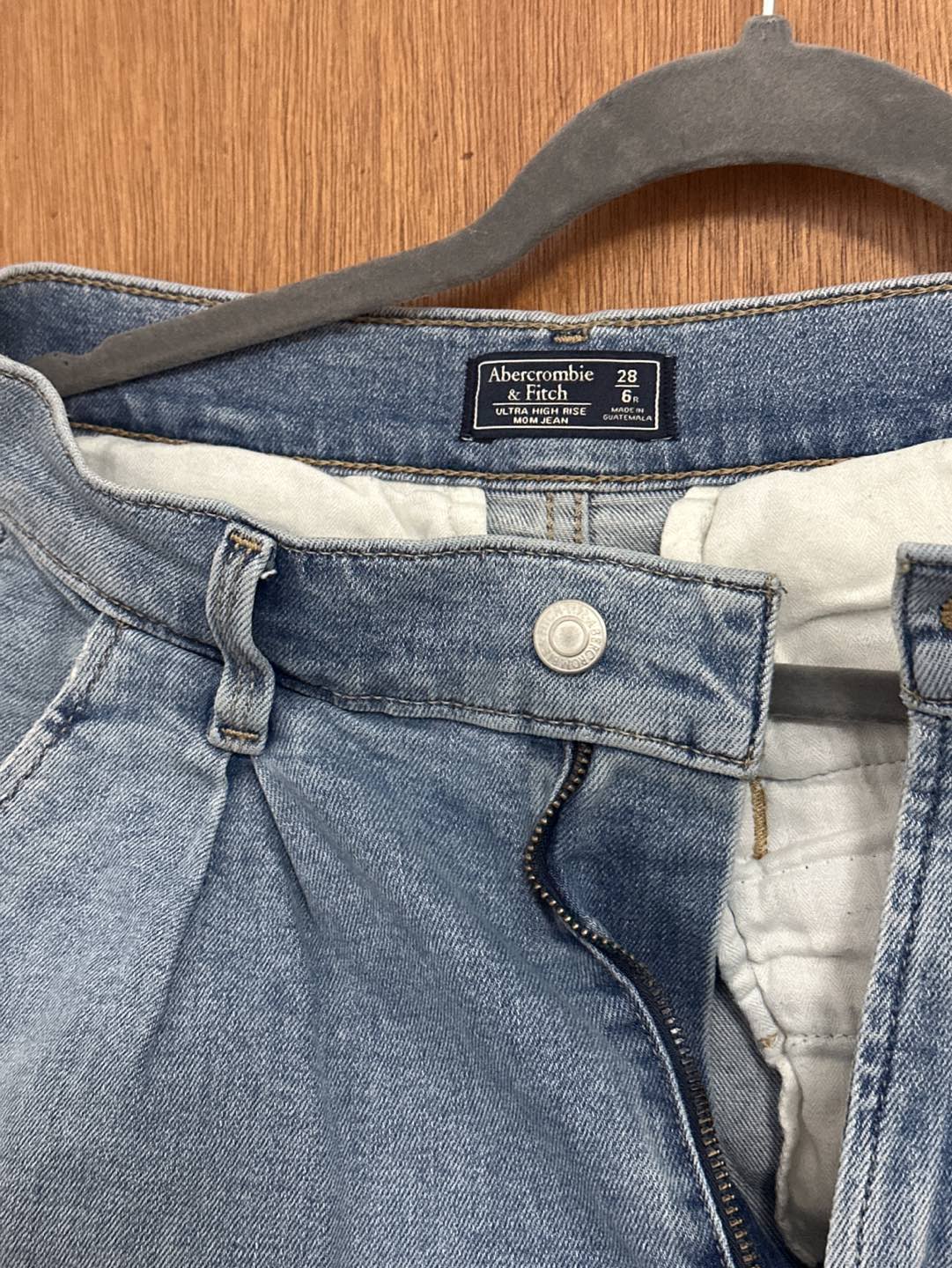 Abercrombie & Fitch A&F size: 28/6R ultra high rise mom jean - photo 3