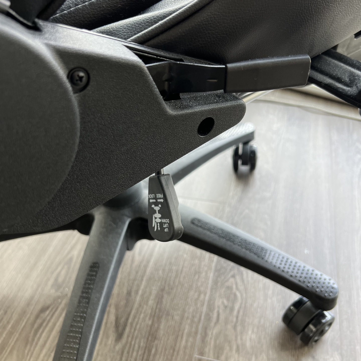 Viscologic Speedx Ergonomic Gaming Chair With Footrest - Black - photo 3