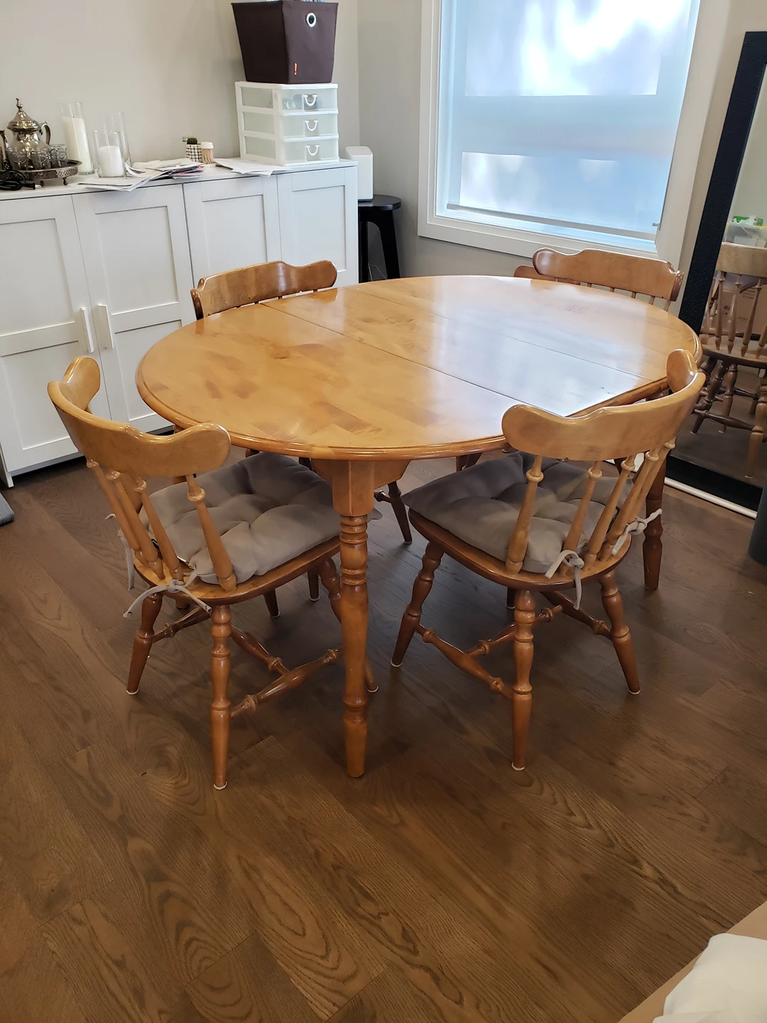 Solid wood extendable oval dining table and 4 chair set