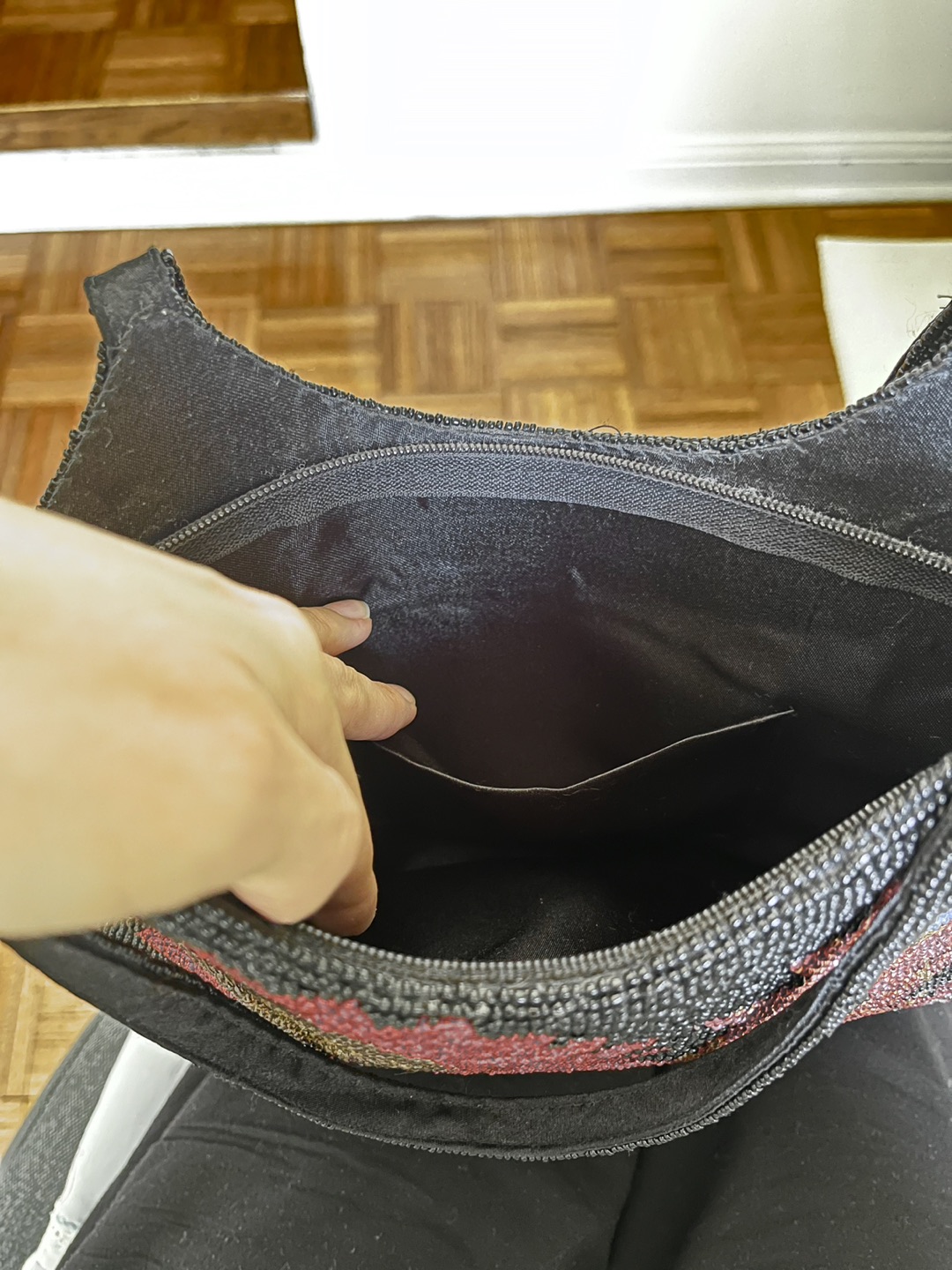 Handmade beaded shoulder bag image indicator(2)