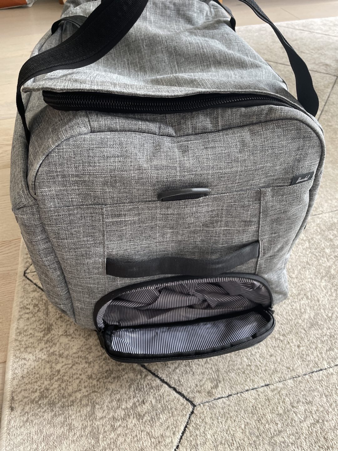 Like New - Herschel Outfitter 50L Duffle Bag - photo 2
