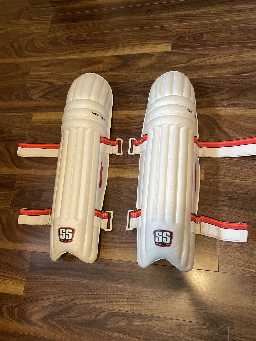 SS Aerolite Cricket Batting Pad with black pad cover thumbnail