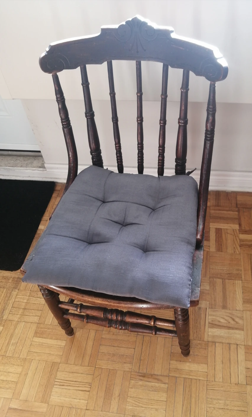 Dining table and 4 chairs. - photo 3