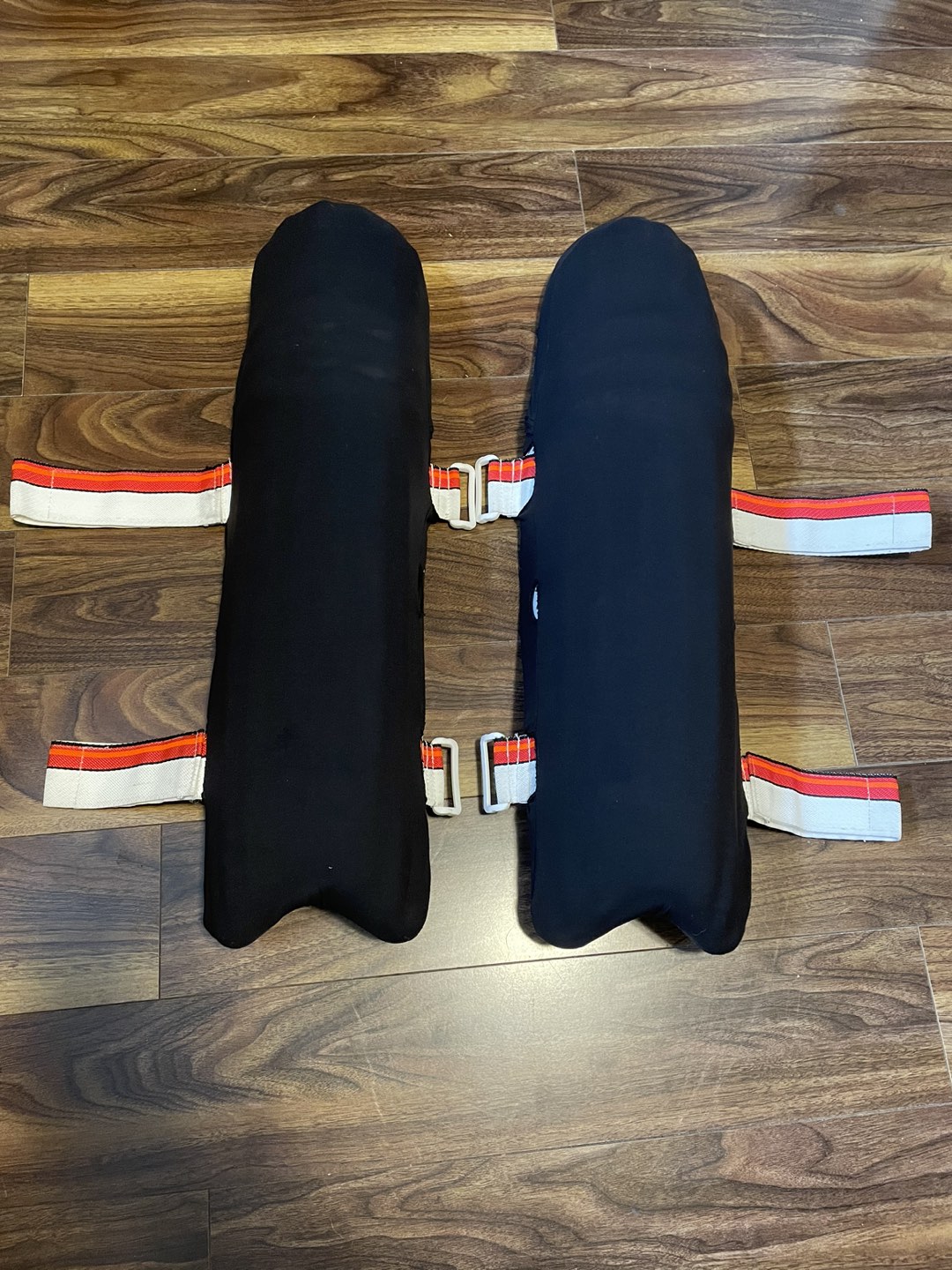 SS Aerolite Cricket Batting Pad with black pad cover image indicator(5)