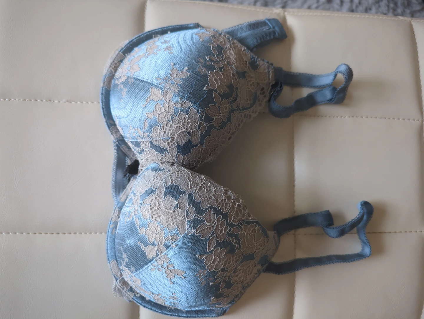 32D Victoria's secret bra - photo 2