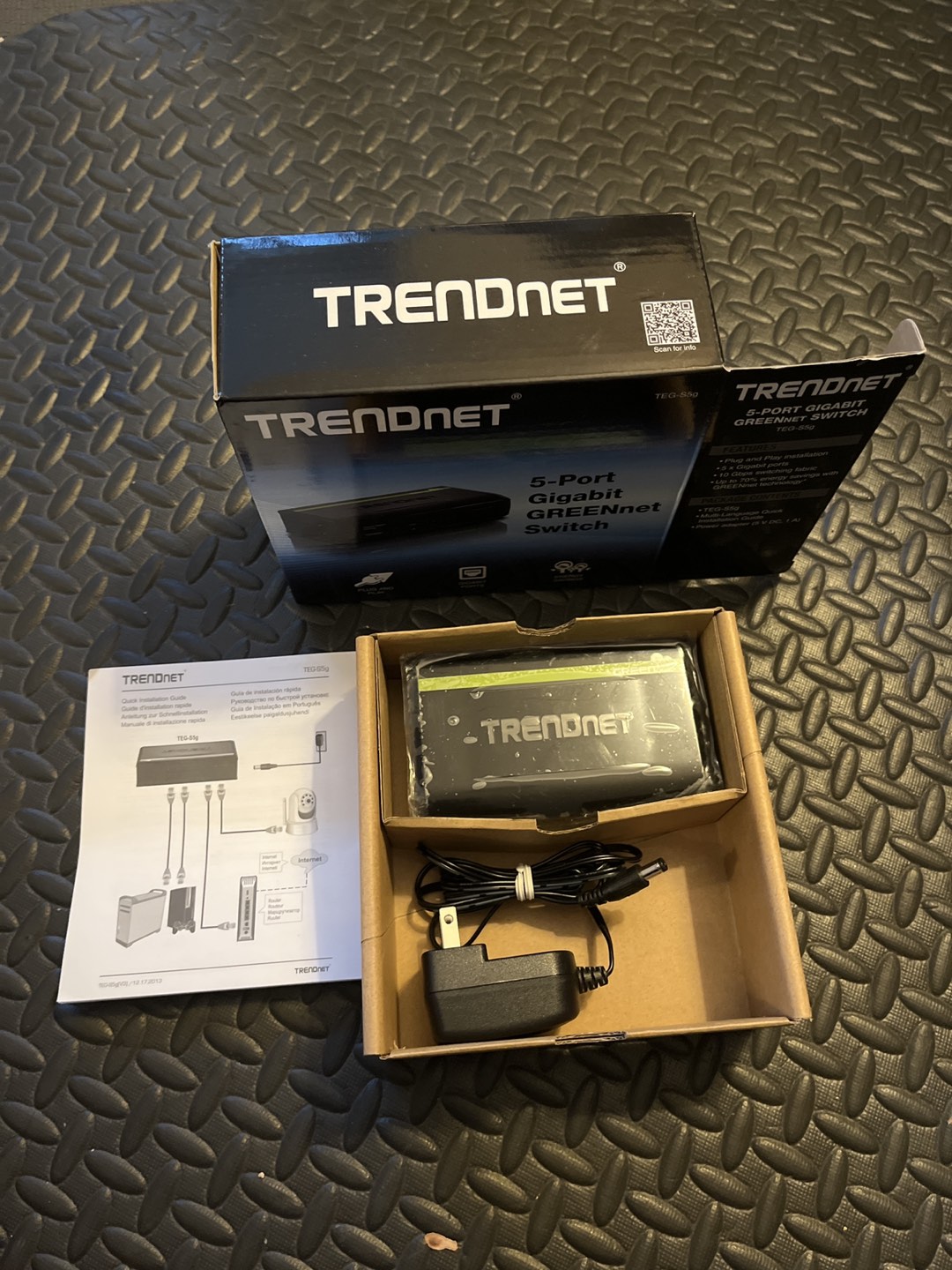 Day 5 🌱 office: Trendnet Internet switch hub image indicator(3)